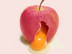水果恶搞，合成苹果鸡蛋图片教程