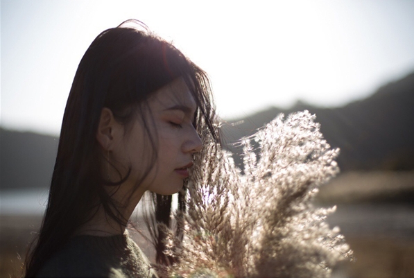 逆光效果,PS结合LR调出外景人物逆光暖色美照_www.16xx8.com