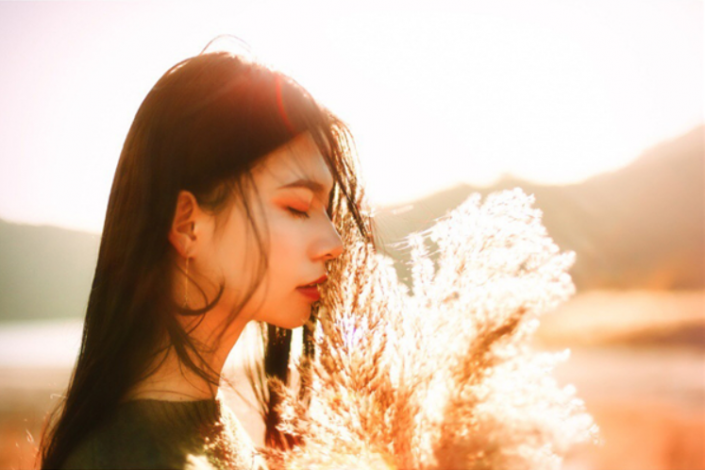 逆光效果,PS结合LR调出外景人物逆光暖色美照_www.16xx8.com 逆光效果,PS结合LR调出外景人物逆光暖色美照_www.16xx8.com