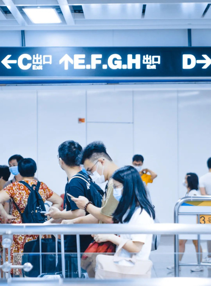 蓝色调，地铁站专属的科技感蓝色调照片_www.xiutujiang.com